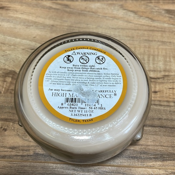 Tyler Candle Co Bougie Perfume Fragrance and Leopard Print Throw Blanket Set. - Picture 4 of 7